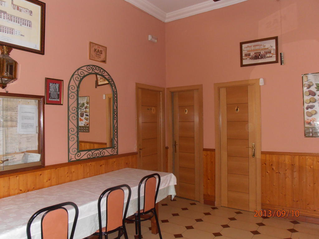 Hostal Restaurante Las Rejas Archidona Exterior photo