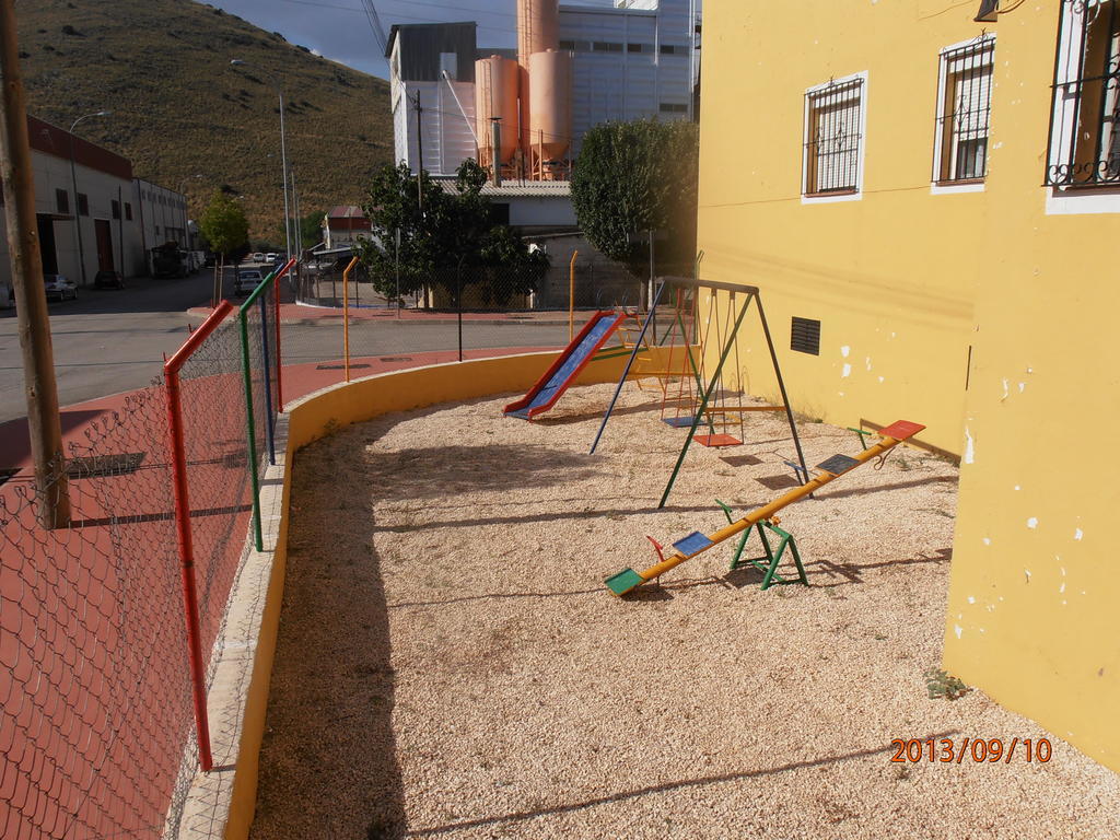 Hostal Restaurante Las Rejas Archidona Exterior photo