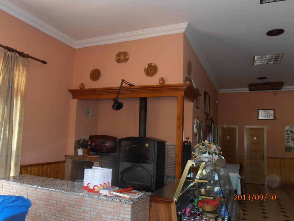 Hostal Restaurante Las Rejas Archidona Exterior photo